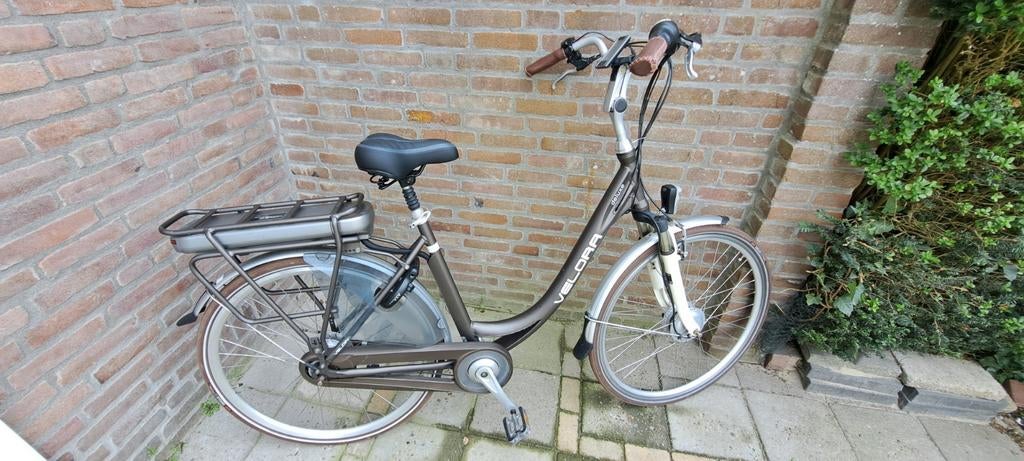 Elektrische damesfiets Velora de Luxe in zeer goede staat., Zo goed als nieuw, 47 tot 51 cm, 50 km per accu of meer, Ophalen