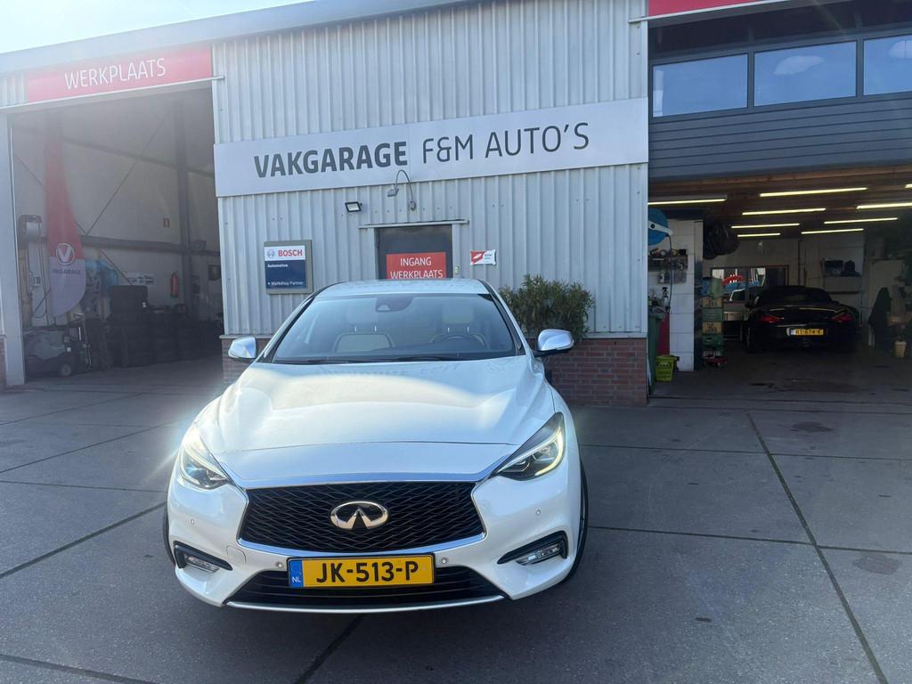Infiniti Q30 1.6t Premium Tech 360, stoelverwarming, memory,, Auto's, Infiniti, Gebruikt, 700 kg, Wit, Bedrijf