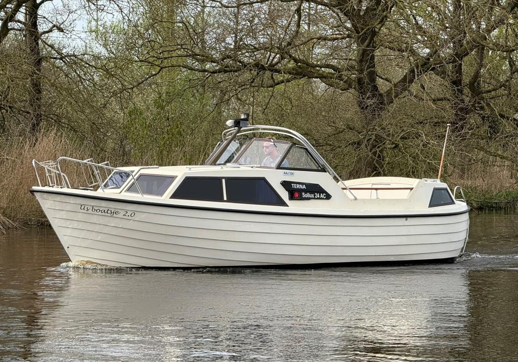 Sollux 24 AC (bj 1982), Watersport en Boten, Motorboten en Motorjachten, Gebruikt, Overige brandstoffen, 30 tot 50 pk, Polyester