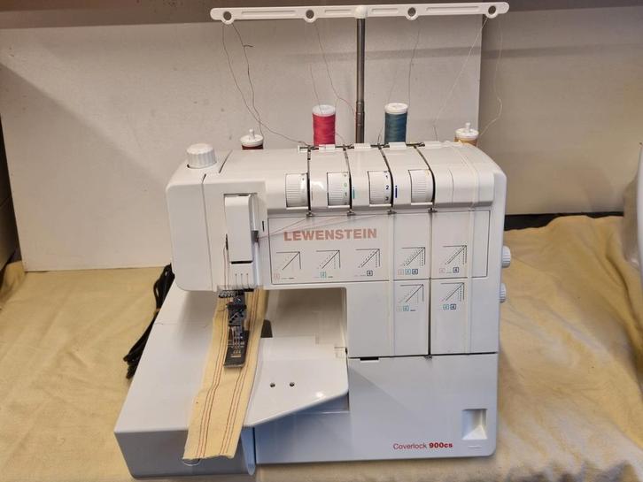 Lewenstein coverlock 900, Hobby en Vrije tijd, Naaimachines en Toebehoren, Zo goed als nieuw, Lockmachine, Ophalen of Verzenden