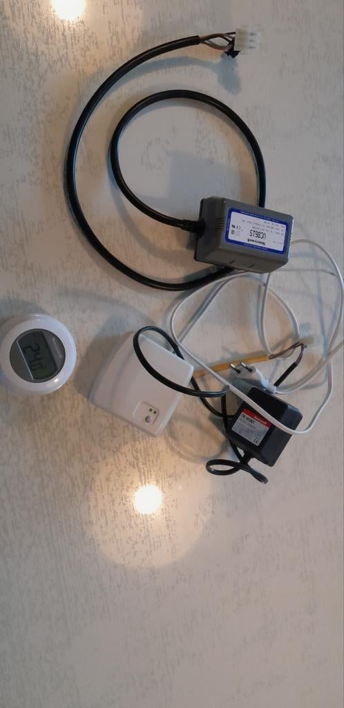 Honeywell zoneregeling incl regeling., Ophalen of Verzenden, Slimme thermostaat, Zo goed als nieuw