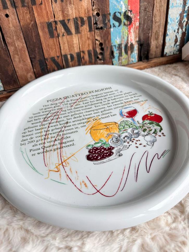 Pizza bord met recept - Inspiration, Huis en Inrichting, Keuken | Servies, Zo goed als nieuw, Bord(en), Overige stijlen, Porselein