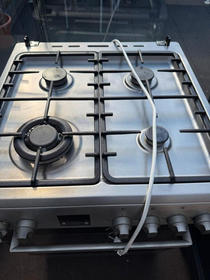 ETNA gasfornuis met oven – RVS – 4 pits, Witgoed en Apparatuur, Fornuizen, Zo goed als nieuw, Vrijstaand, Gas, 5 kookzones of meer
