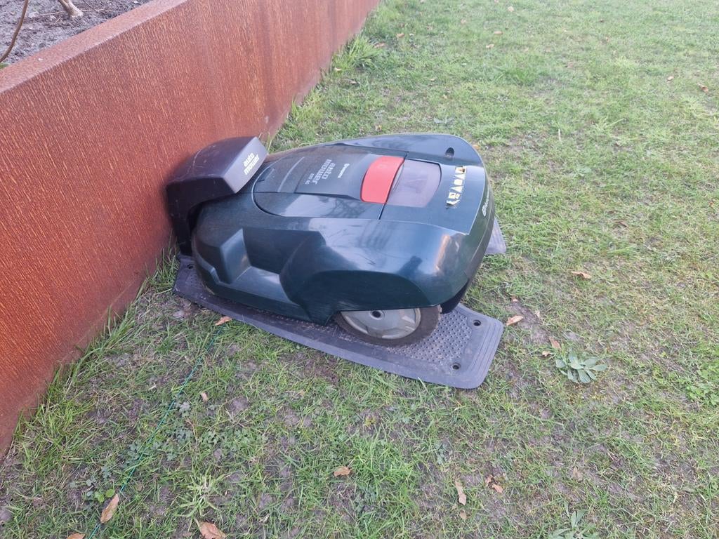 Husqvarna Automower 220 AC Robotmaaier, Tuin en Terras, Robotmaaiers, Ophalen of Verzenden, Gebruikt, 20 tot 25 cm, Husqvarna