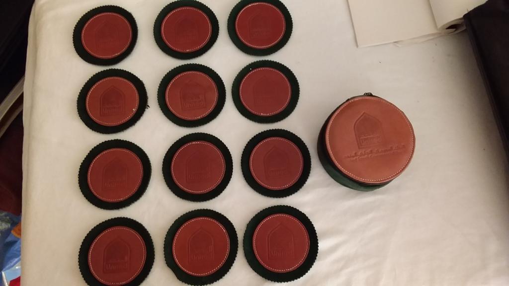 United Saudi Commercial Bank leer onderzetters vintage 12 st, Ophalen of Verzenden, Zo goed als nieuw, Glas of Kopje