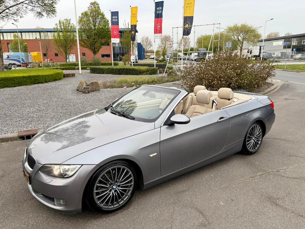 BMW 325I CABRIO E93 AUTOMAAT/BEIGE LEDER/XENON/2007/ORG NL, Bedrijf, Te koop