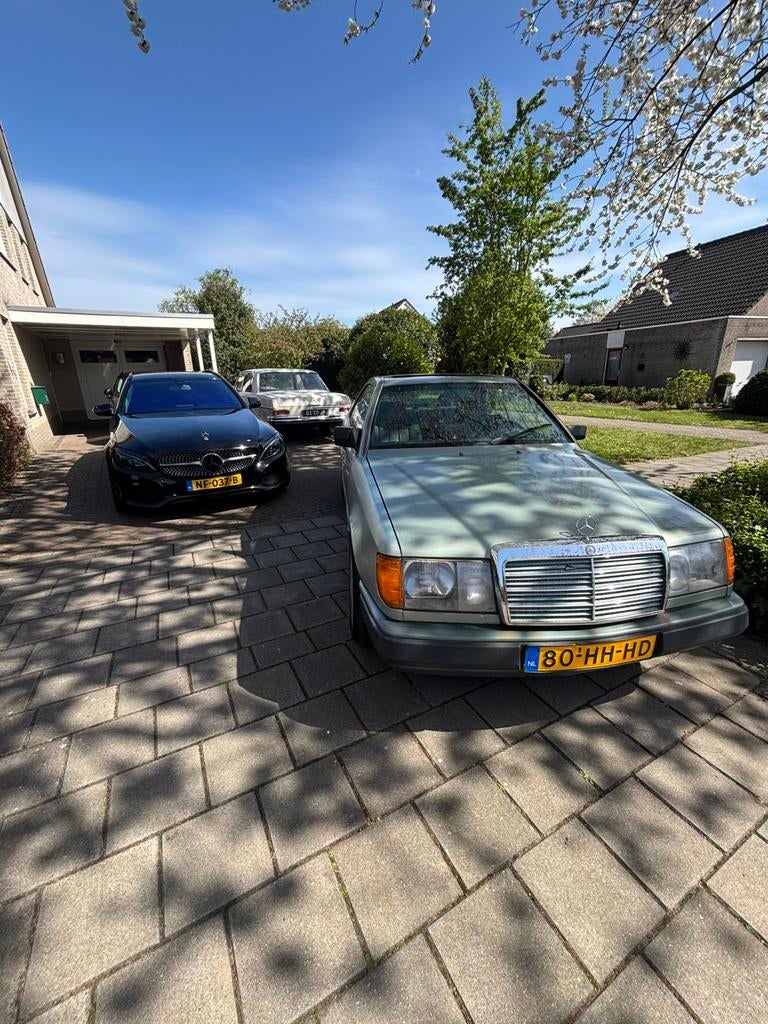 Mercedes-Benz 200-Serie 2.3 100KW 230CE 1989 Groen, Auto's, Mercedes-Benz, 657 kg, 4 cilinders, 2299 cc, Handgeschakeld