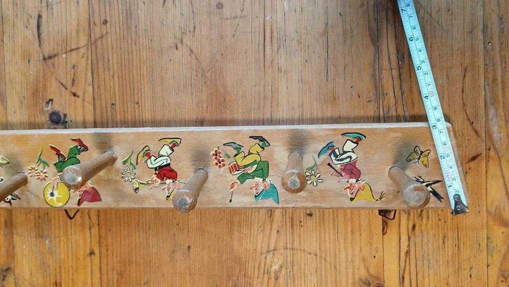 Vintage houten kinderkapstok met kabouters, Gebruikt, Ophalen of Verzenden, Minder dan 100 cm, Kinderkapstok