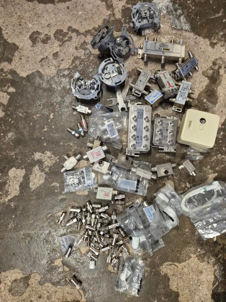 Hirschmann TV Splitters & Connectoren, Ophalen of Verzenden, Gebruikt, Minder dan 2 meter, Tv-kabel