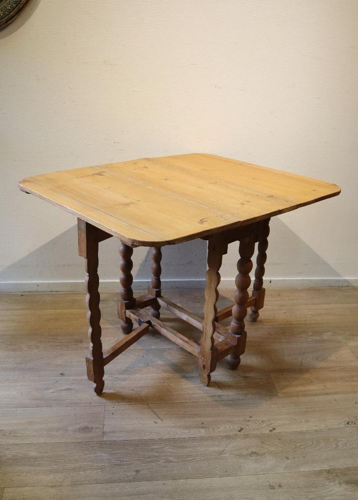 Antiek hangoortafeltje, bijzettafeltje, Ophalen of Verzenden