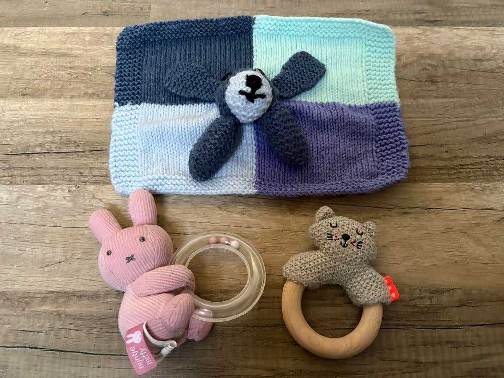 Nijntje rammelaar, kat houten rammelaar en knuffeldoekje, Ophalen of Verzenden, Gebruikt, Rammelaar