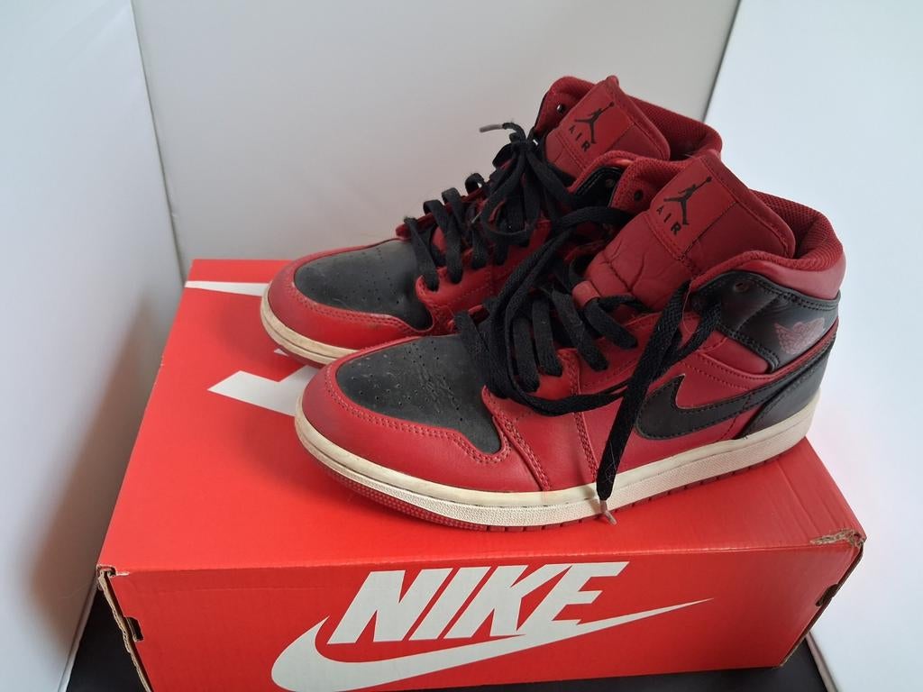 Nike Air Jordan 1 Mid "Reverse Bred" Basketbal schoen -mt 40, Ophalen of Verzenden, Zo goed als nieuw, Schoenen