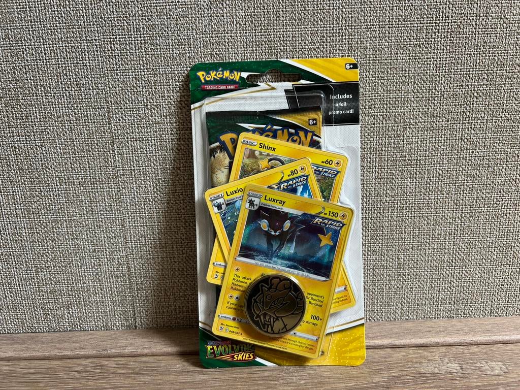 Pokemon Evolving Skies Luxray Checklane blister sealed, Ophalen of Verzenden, Zo goed als nieuw