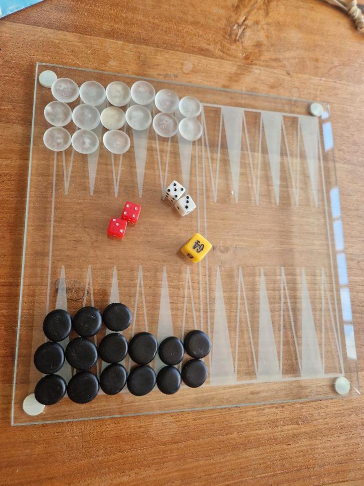 Spel: glazen backgammon, Hobby en Vrije tijd, Gezelschapsspellen | Bordspellen, Gebruikt, Een of twee spelers, Ophalen of Verzenden