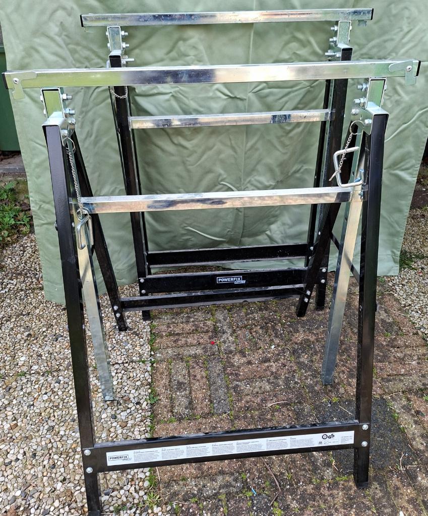 Verstelbaar en opvouwbare metalen, verstelbare schraag, 2x, Ophalen, Zo goed als nieuw, Inklapbaar