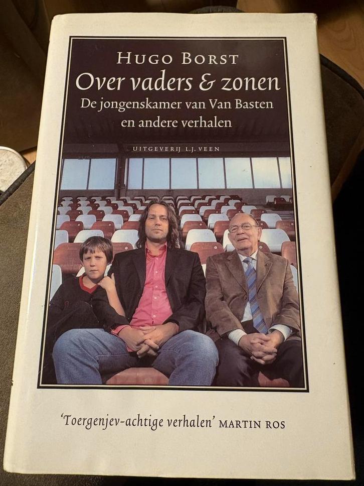 Over vaders & zonen - Hugo Borst (Voetbalverhalen), Boeken, Romans, Gelezen, Nederland, Ophalen of Verzenden