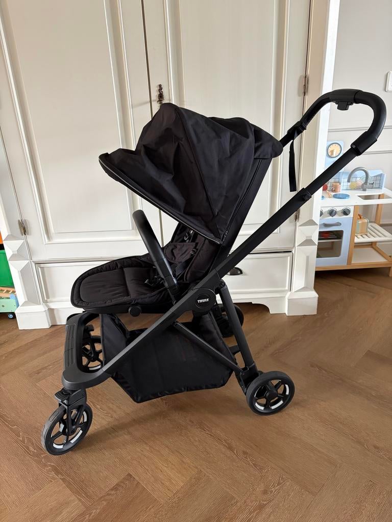 Thule Sleek incl. bumper, regenhoes en voetenzak, Kinderen en Baby's, Verstelbare duwstang, Zo goed als nieuw, Ophalen, Kinderwagen