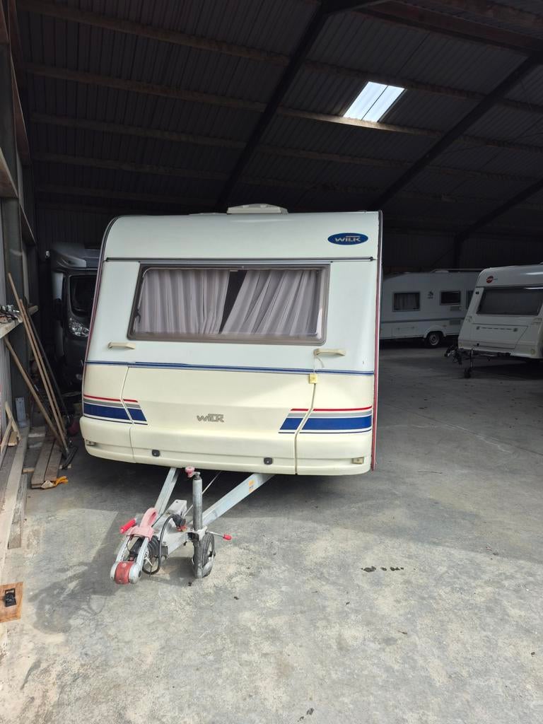 Caravan Wilk Stern 470 DQ, Caravans en Kamperen, Caravans, Particulier, tot en met 4, 1000 - 1250 kg, Rondzit, Wilk, Dwarsbed