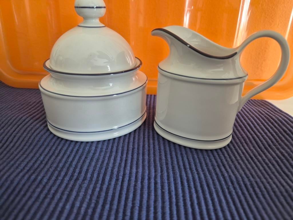 Suikerpot en melkkan wit0 met blauwe rand Seltmann Weiden, Gebruikt, Overige typen, Ophalen of Verzenden, Overige stijlen