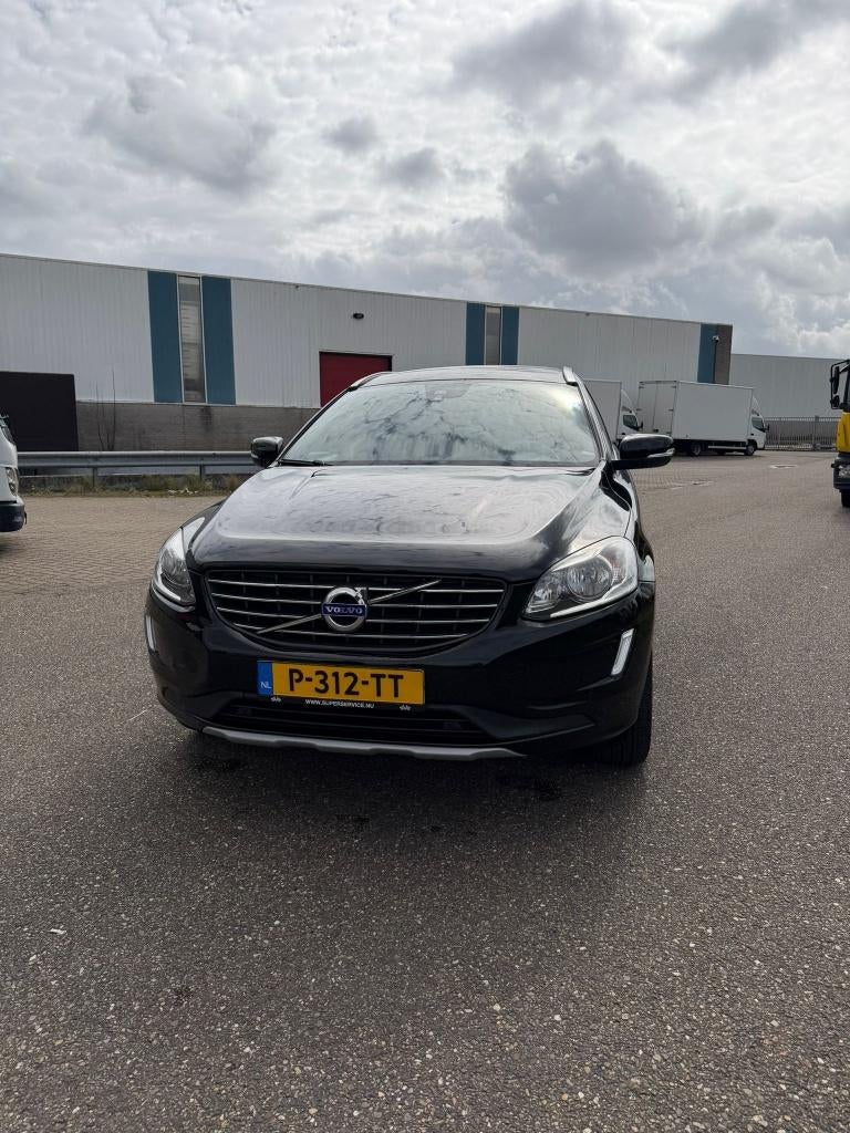 Volvo XC60 2.0 D4 Geartronic 2016 Zwart, Auto's, 1800 kg, 1969 cc, USB, Zwart