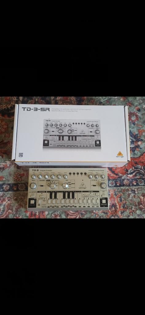 Behringer syntesizer, Muziek en Instrumenten, Synthesizers, Ophalen of Verzenden, Zo goed als nieuw, Overige aantallen, Overige merken