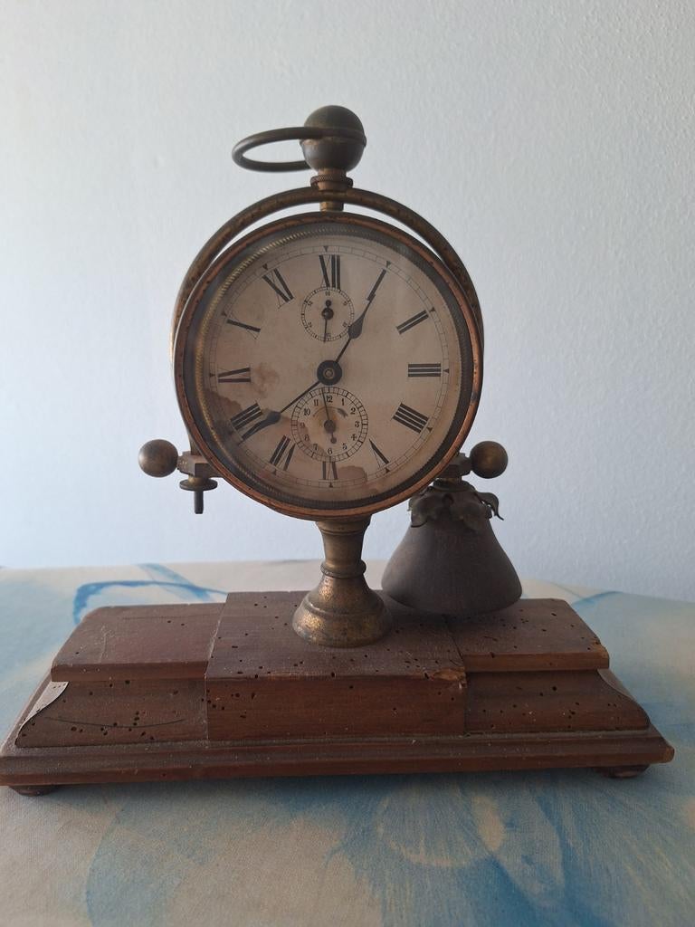 Antieke Franse reiswekker met bel en houten voet, Ophalen