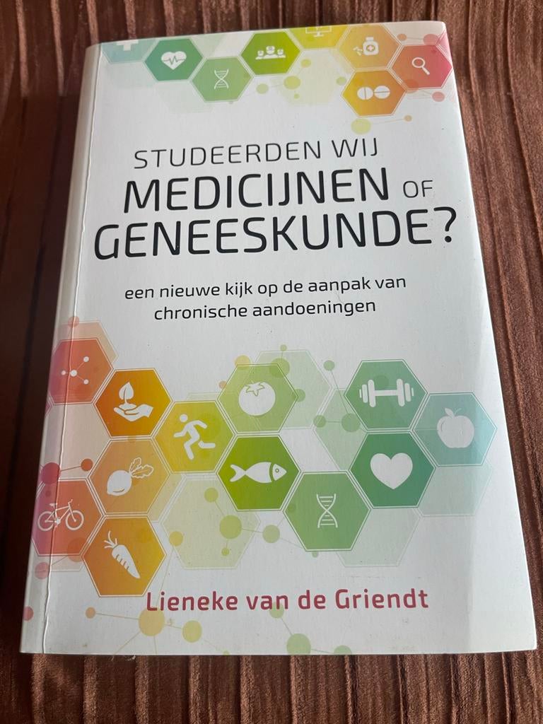 Studeerden wij medicijnen of geneeskunde?, Boeken, Gezondheid, Dieet en Voeding, Ophalen of Verzenden, Gelezen, Gezondheid en Conditie