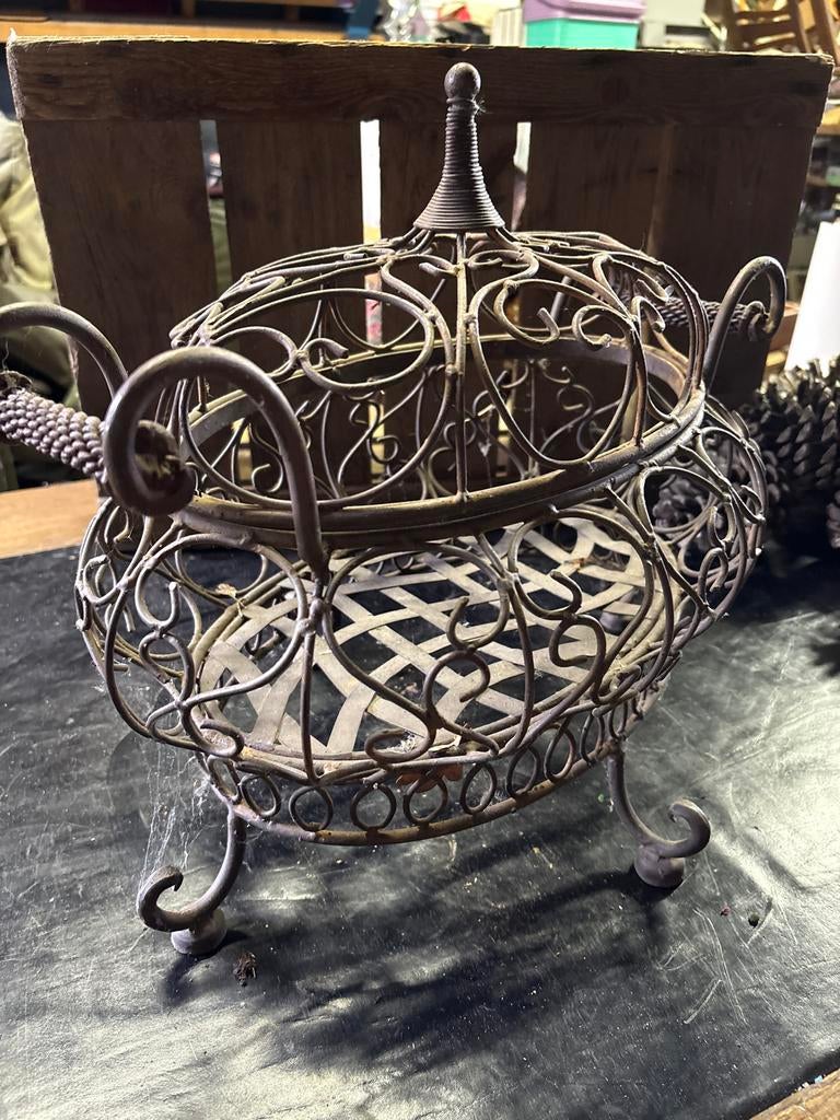 Decoratieve gietijzeren mand met deksel - Vintage stijl, Ophalen