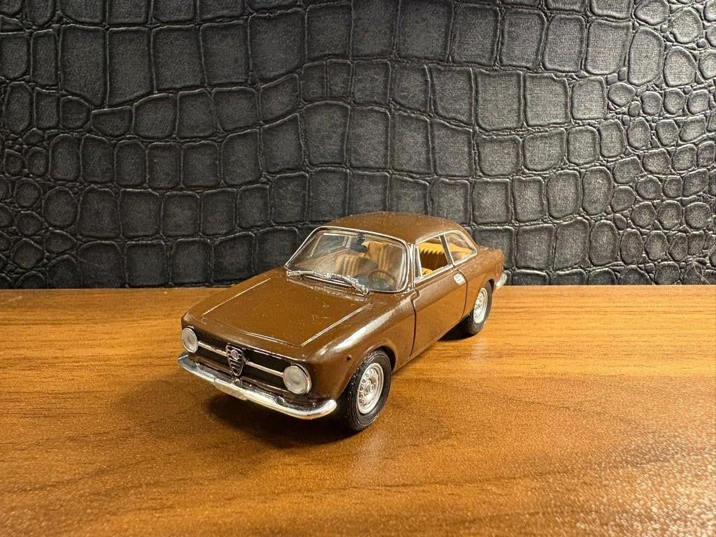 Alfa Romeo 1300 junior coupe , uit nalatenschap., Ophalen of Verzenden, Nieuw, Auto, Solido