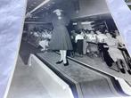 Vintage Foto Modeshow Bowlingbaan  Rotterdam afm is 17 x 23, Ophalen of Verzenden