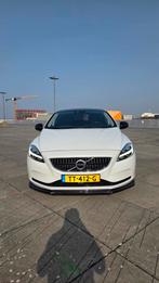 Volvo V40 1.5 T3 152PK Geartronic 2018 parelmoer Wit, Auto's, Volvo, 1498 cc, Zwart, 4 cilinders, 700 kg