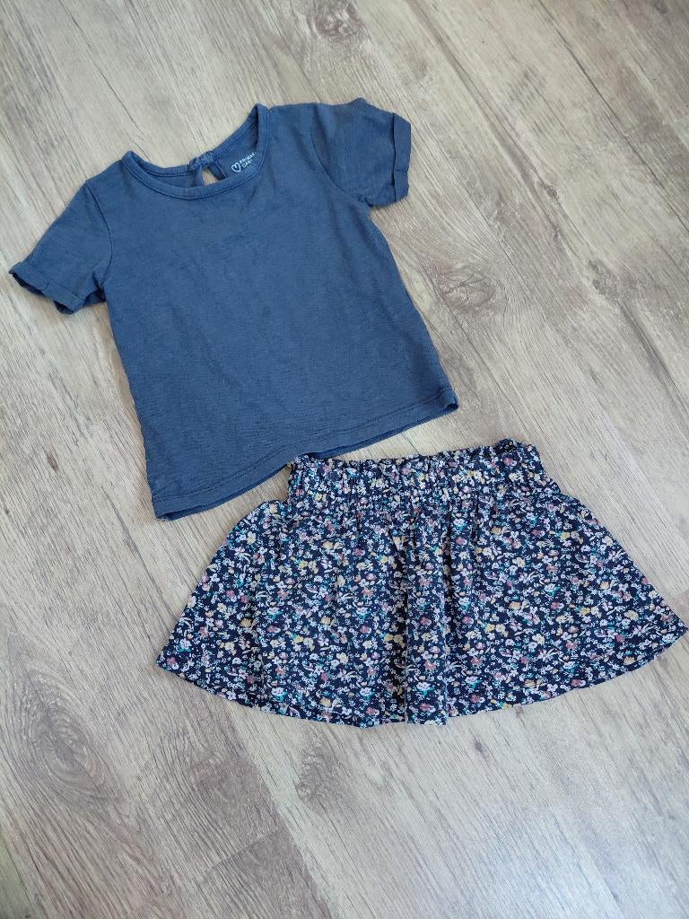 Shirt en rokje 86, Kinderen en Baby's, Babykleding | Maat 86, Gebruikt, Meisje, Jurkje of Rokje, Ophalen of Verzenden