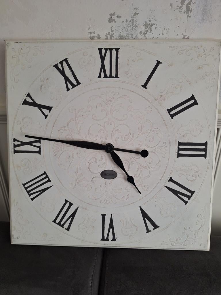 Riverdale wandklok met Romeinse cijfers, Huis en Inrichting, Woonaccessoires | Klokken, Ophalen