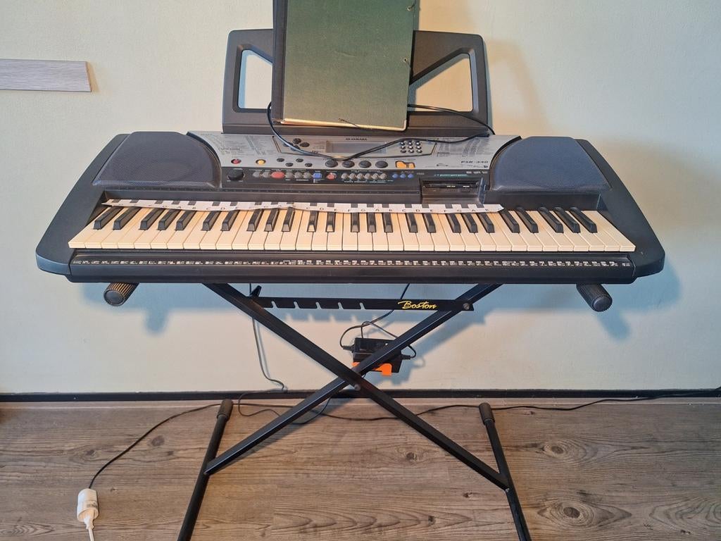 Ruilen voor 7 hele staatsloten of € 125_., Muziek en Instrumenten, Keyboards, Ophalen of Verzenden, 61 toetsen, Yamaha