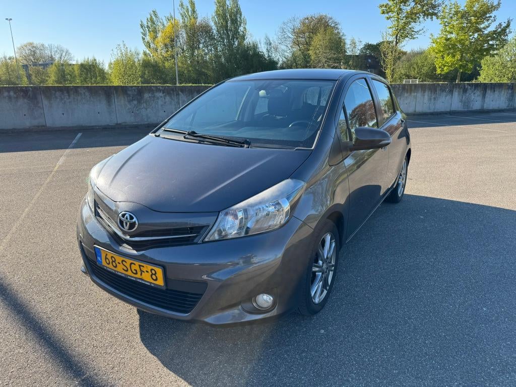 Toyota Yaris 1.3 16V Vvt-i 5DR 2011 Grijs, Voorwielaandrijving, Euro 5, Stof, 40 €/maand