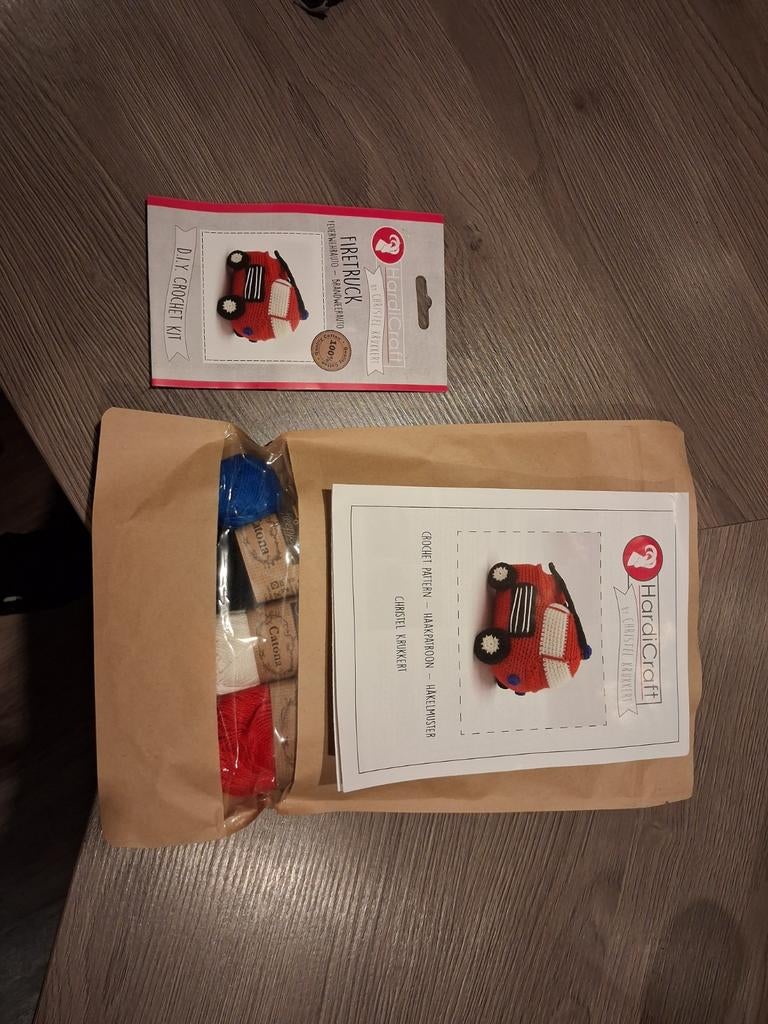 Compleet pakket brandweer auto Haken, Ophalen of Verzenden, Nieuw, Haken, Patroon of Boek