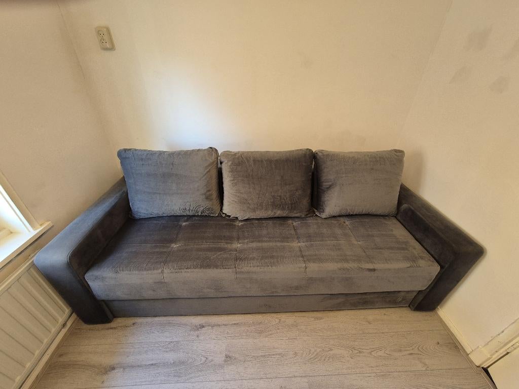 Grote stoffen bank / slaapbank ( nog nooit op geslapen!!! ), 125 tot 150 cm, Strak en warm, Ophalen of Verzenden, Zo goed als nieuw