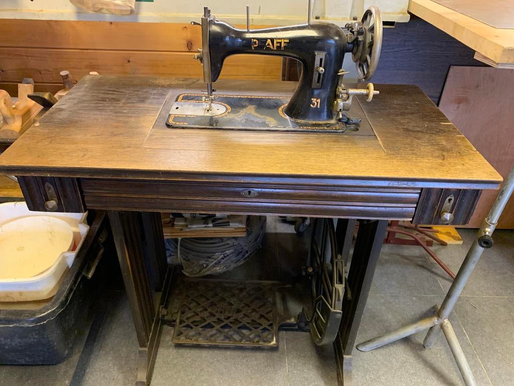Oude Pfaff 31 naaimachine met onderstel, Antiek en Kunst, Antiek | Naaimachines, Ophalen