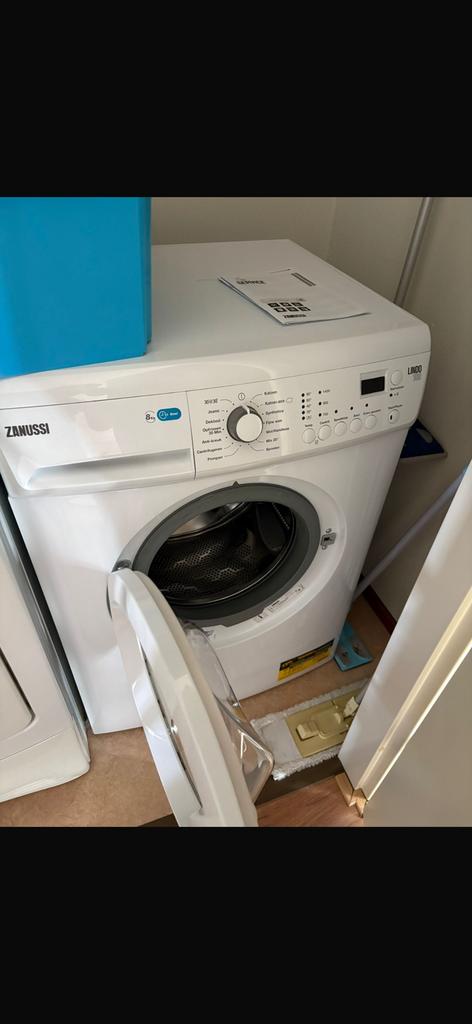 Zanussi Lindo 800 wasmachine, 1200 tot 1600 toeren, 8 tot 10 kg, Ophalen of Verzenden, Zo goed als nieuw