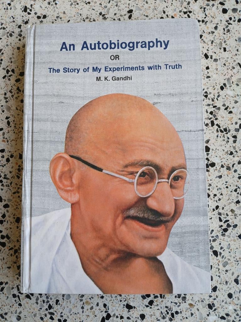 An Autobiography M.K. Gandhi hardcover zgan vaste prijs, Ophalen of Verzenden, Zo goed als nieuw