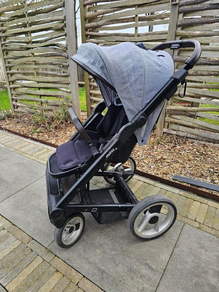 Mutsy I2 kinderwagen met voetenzak en maxi cosi beugels, Kinderen en Baby's, Kinderwagens en Combinaties, Ophalen, Gebruikt, Combiwagen