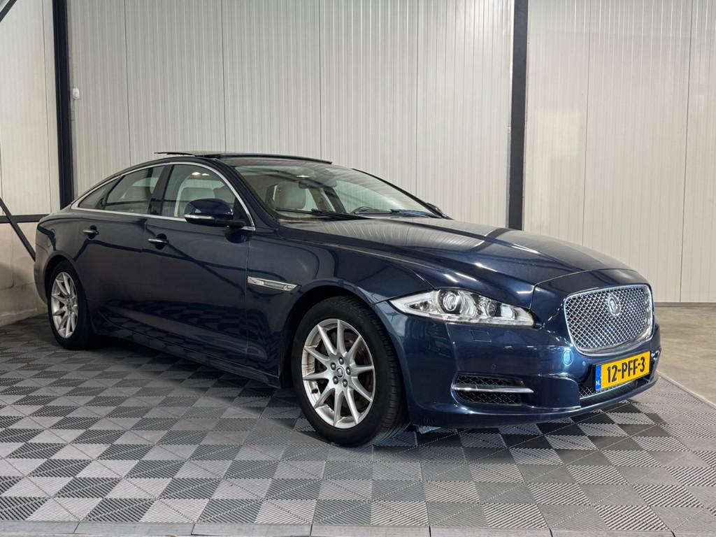 Jaguar XJ 3.0D V6 Aut 202kw | Premium Luxury | Leer, Auto's, Jaguar, Euro 5, Gebruikt, 2993 cc, Blauw