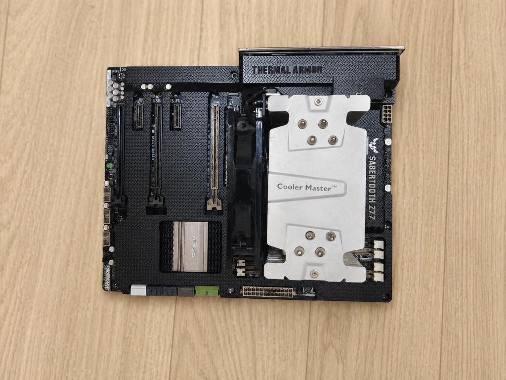 ASUS Sabertooth Z77 + i7-3770K + koeler, Computers en Software, Moederborden, Gebruikt, Intel, DDR3, Ophalen of Verzenden