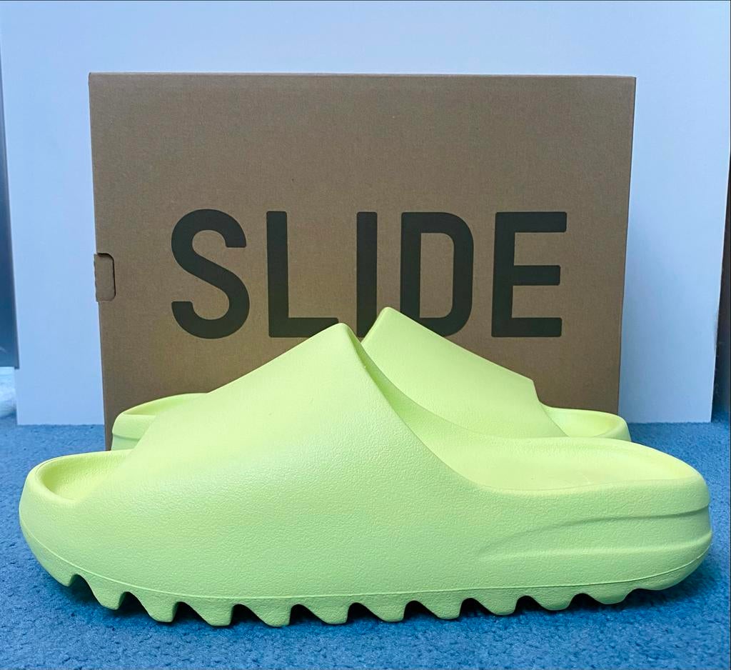 Yeezy Slide HQ6447 Glow Green - Maat 46, Kleding | Heren, Schoenen, Ophalen of Verzenden, Nieuw, Overige kleuren, Slippers