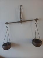 Antieke koperen balansweegschaal met schalen, Ophalen