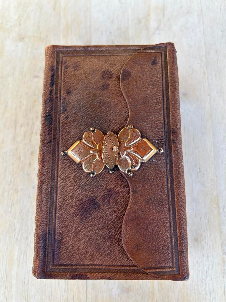 Antieke Bijbel met gouden slot, Antiek en Kunst, Antiek | Boeken en Bijbels, Ophalen of Verzenden