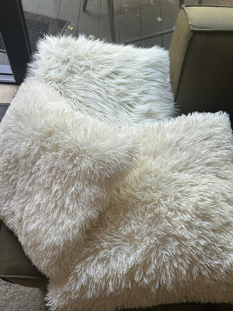 Witte fluffy kussens, Ophalen, Zo goed als nieuw