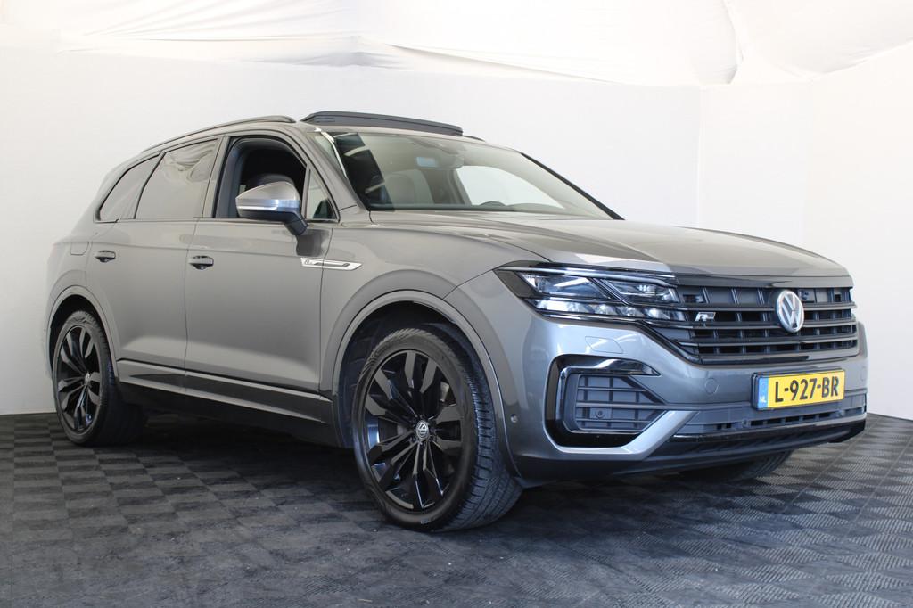 Volkswagen Touareg 3.0 TDI R-Line |Pano|Trekhaak|Achterbank, Automaat, 15 km/l, Gebruikt, 241 €/maand