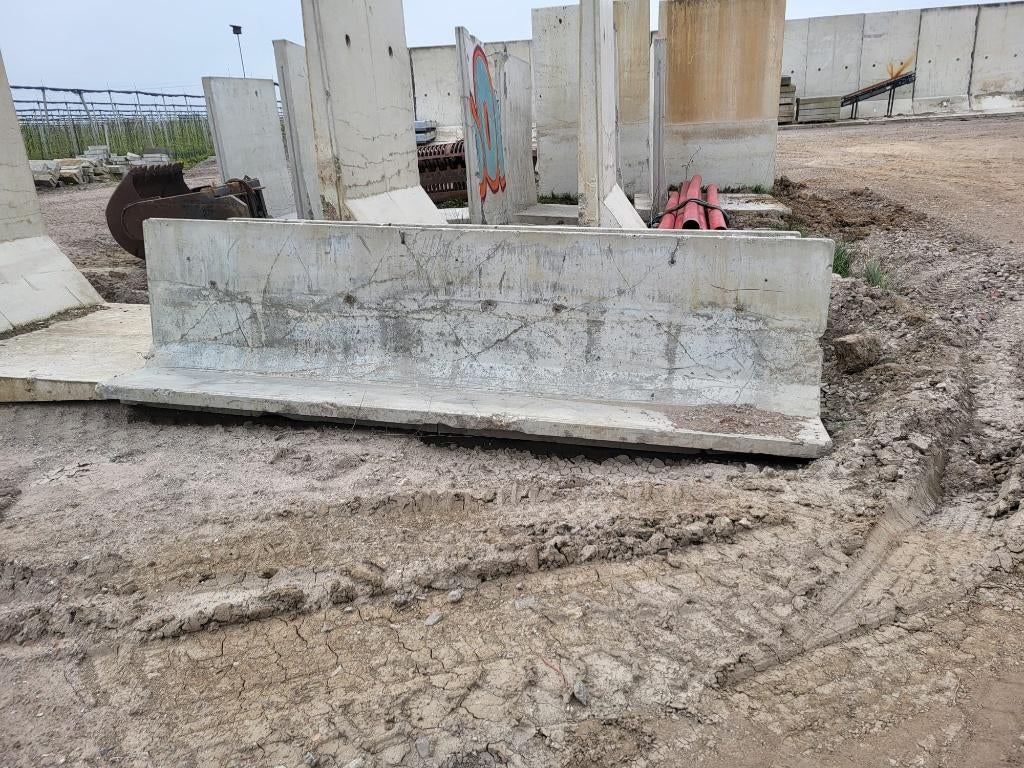 3 stuks gebruikte keerwand 100h x 400l, Tuin en Terras, Ophalen, Gebruikt, Biels, Beton