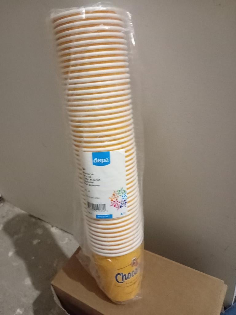 NIEUW 50 kartonnen Depa chocomelbekers 250 ml., Ophalen, Nieuw